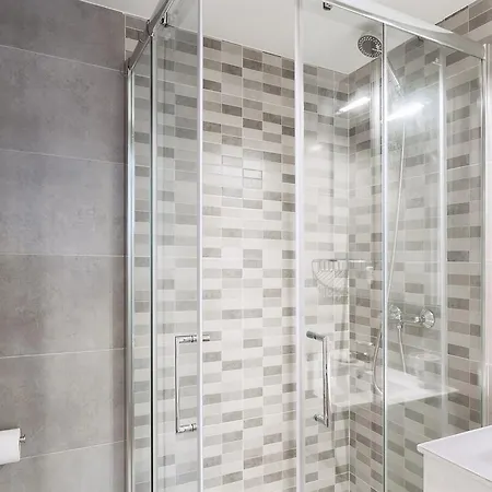 Magnificent 7 Bedroom In Apartamento